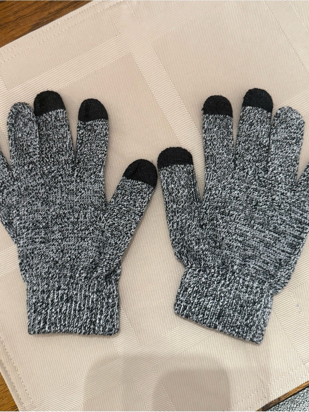 Amazon Black & Gray Knit Touchscreen Gloves